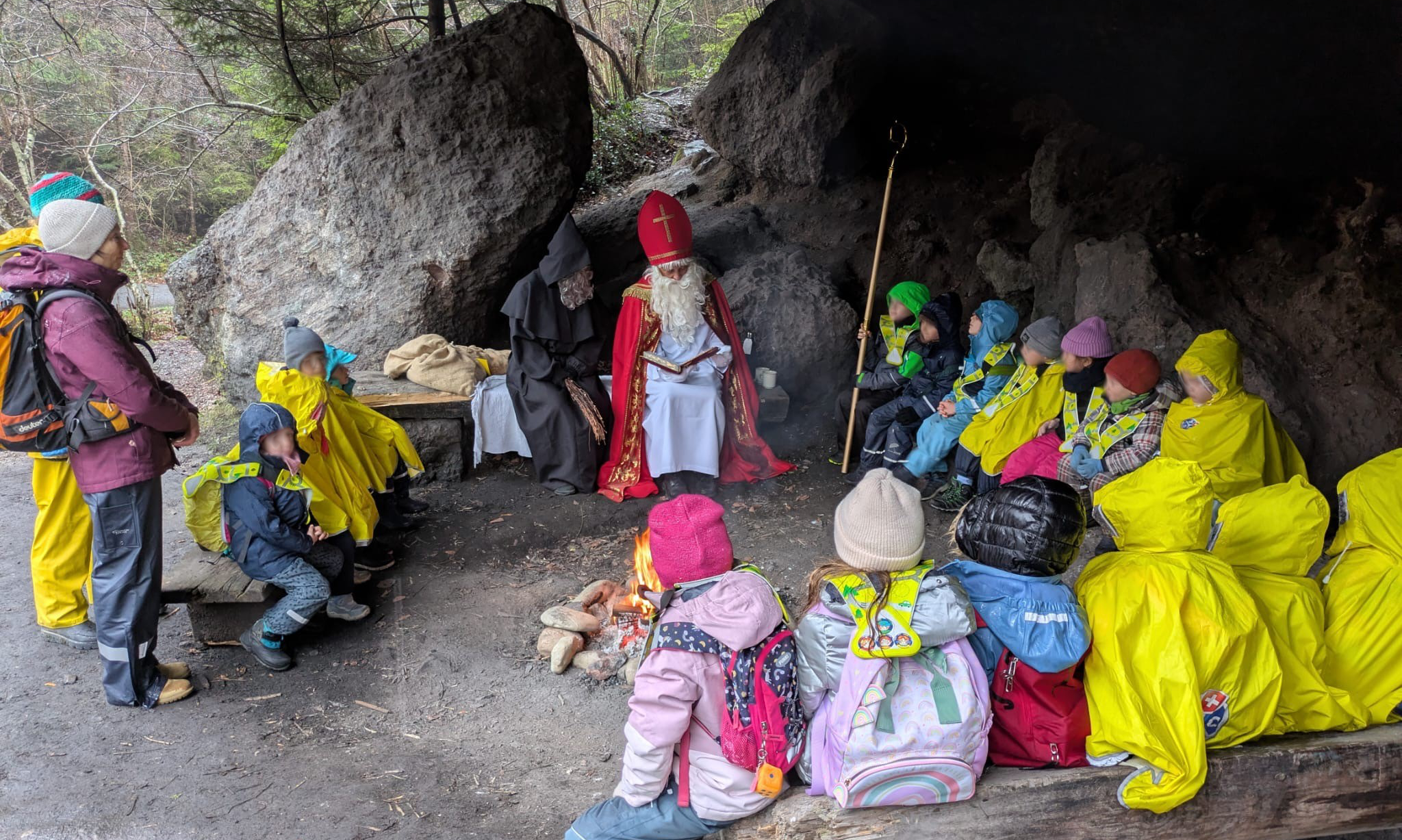 Der Samichlaus zu Besuch bei den Kindergärtnern